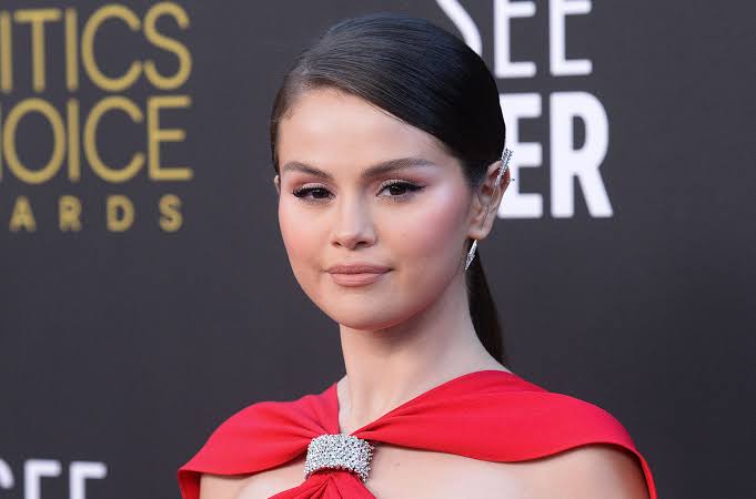 Selena Gomez Responds To Bodyshamers Who Point Out Her Weight Gain (Video)