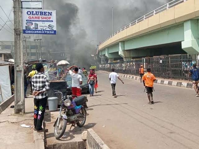 Banks Burnt As Protest Rocks Ogun State Again Over Naira Scarcity (Video)