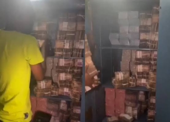 Bank Hides New Naira Notes In Vault (Video)