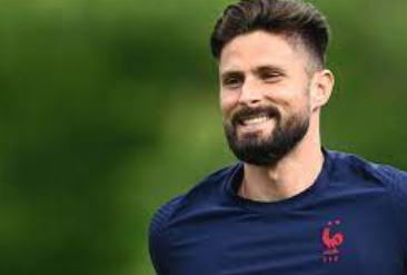 Giroud guides Chelsea closer to the Champions League