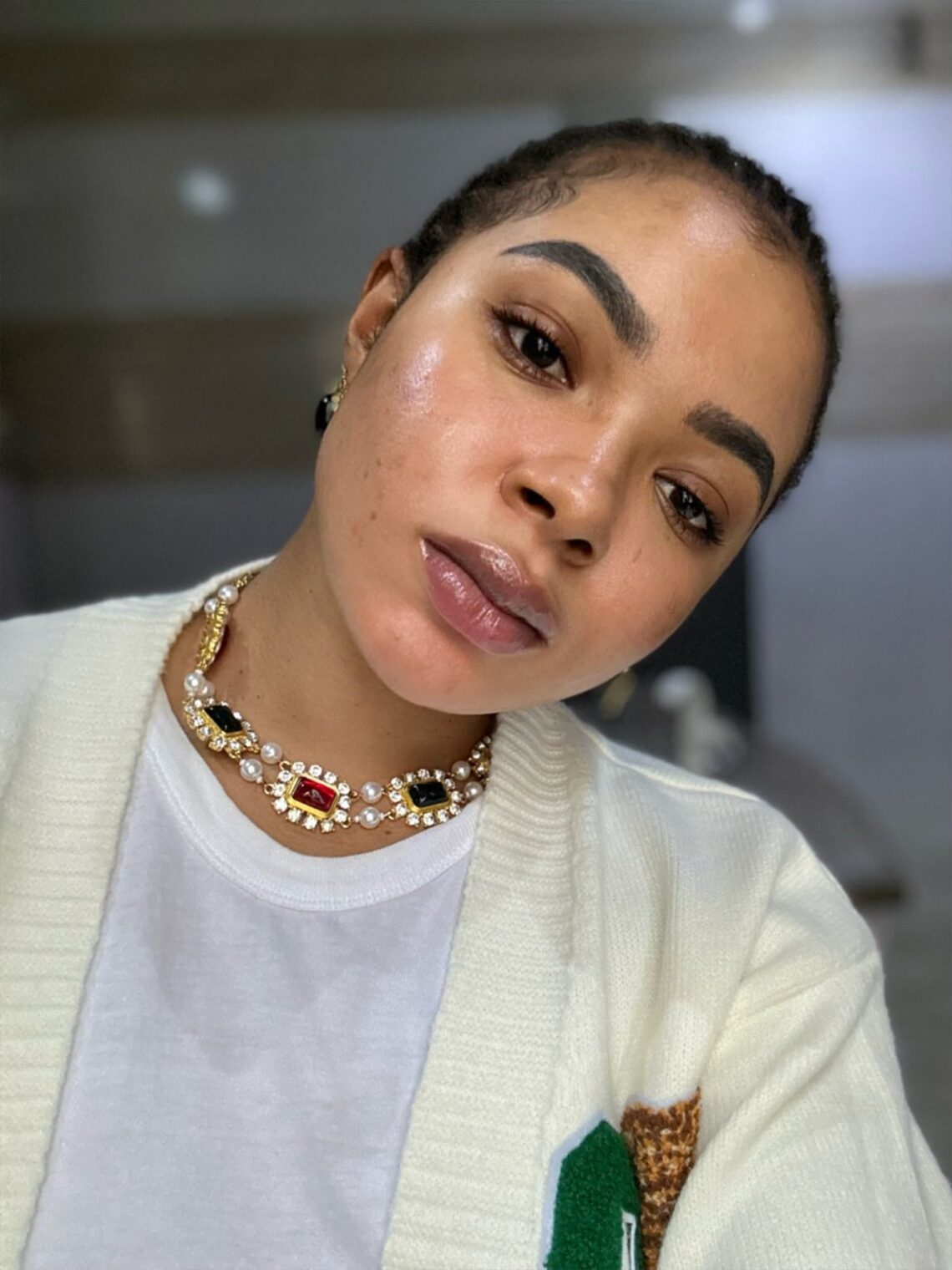 Netizens react as reality TV star Liquorose shows off her natural face