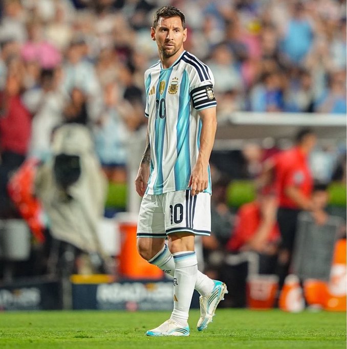 Shakira sparks reactions as she makes bold statement on Ronaldo vs Messi GOAT Debate 1 🚨🗣️ Shakira makes bold statement on the GOAT debate:🗣️ Shakira: “Ever since Messi arrived in the USA, everyone knows who the GOAT is. It’s no longer Tom Brady or Michael Jordan.” The global superstar didn’t hold back as she made it crystal clear who she believes sits at the very top of sports history. With Messi lighting up MLS and continuing to produce magic on the pitch, Shakira says the conversation has shifted once and for all. Her words are already causing massive buzz worldwide football fans celebrating, others pushing back hard in the never-ending Messi vs Ronaldo (and now vs American sports icons) debate. Shakira, a huge football fan and someone who has been around the