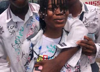PHOTOS of Ss3 students trends online as they sign out with hands on females b00bs