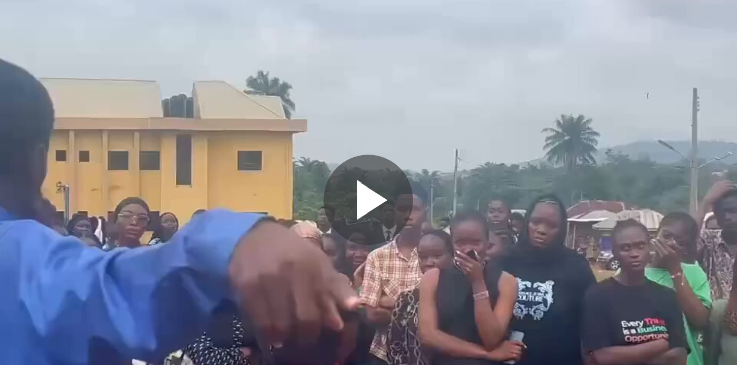 Let us go if you can't take care of us - Students Protest at Osun state for lack of medic care after loosing one of them 1 st