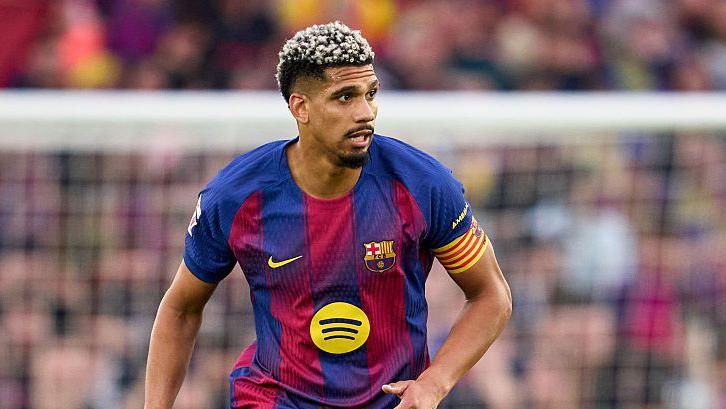 Liverpool agree deal to sign Barcelona defender, Araujo 1 Liverpool agree deal to sign Barcelona defender, Araujo
