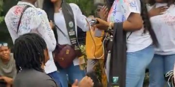 VIDEO: Man's Public Proposal Rejected at Nigerian University Sign-Out 5 VIDEO: Man’s Public Proposal Rejected at Nigerian University Sign-Out